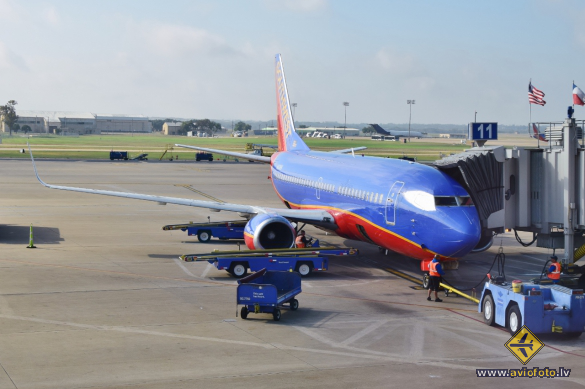 Boeing 737-3H4